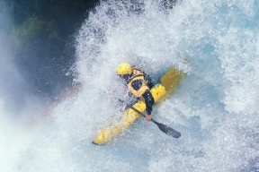 半岛体育-极限三连！詹姆斯连续三场40+绝杀封神，MAD挑战人类体能极限